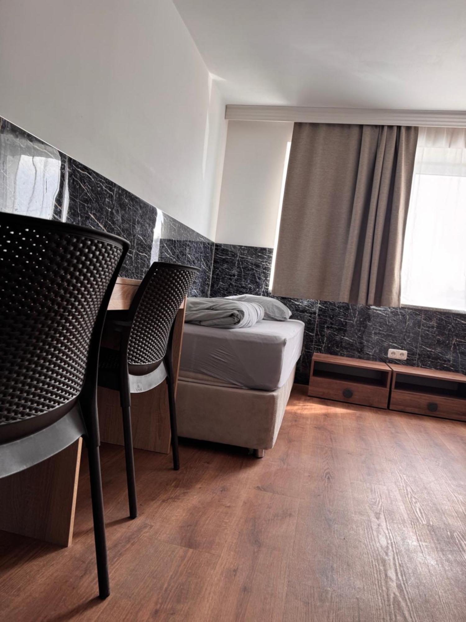 F Hotel 24H Check-In Horsching Exterior photo